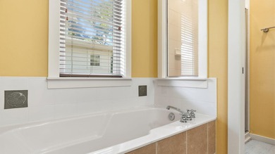 Welcome to 1327 E Ravens Run, a beautifully decorated home - photo 33