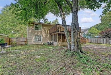 Welcome to this spacious 3+ bedroom, 2 bath home in the - photo 3
