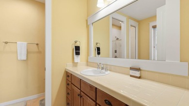 Welcome to 1327 E Ravens Run, a beautifully decorated home - photo 36