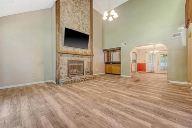 Welcome to this spacious 3+ bedroom, 2 bath home in the - photo 6
