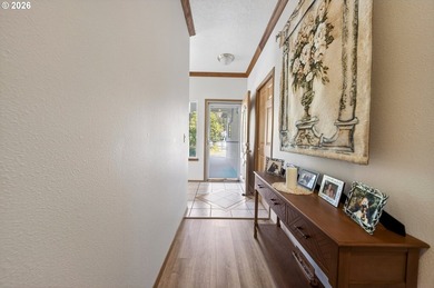 Welcome home to this well-maintained property located at the end - photo 4