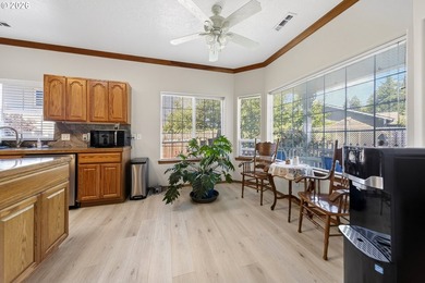 Welcome home to this well-maintained property located at the end - photo 8