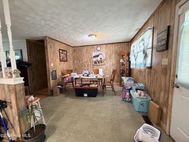 Investment Opportunity with Great Potential! This home has good - photo 5