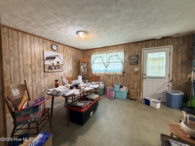 Investment Opportunity with Great Potential! This home has good - photo 6