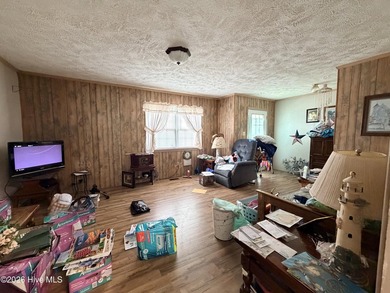 Investment Opportunity with Great Potential! This home has good - photo 8