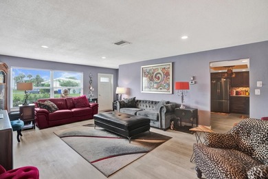 Welcome to this charming single-story residence in Leisureville - photo 11