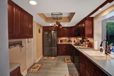 Welcome to this charming single-story residence in Leisureville - photo 12
