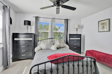 Welcome to this charming single-story residence in Leisureville - photo 16