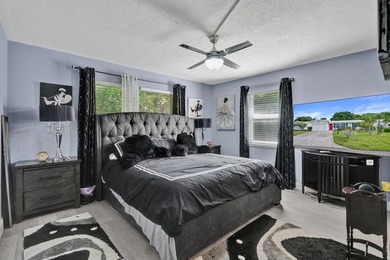 Welcome to this charming single-story residence in Leisureville - photo 19