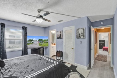 Welcome to this charming single-story residence in Leisureville - photo 20