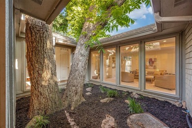Nestled on a picturesque golf course lot in Richardson, this - photo 21