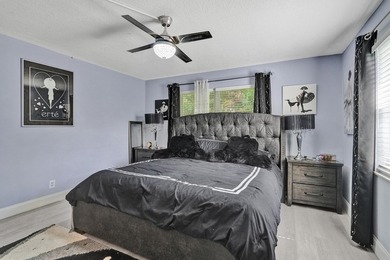 Welcome to this charming single-story residence in Leisureville - photo 21