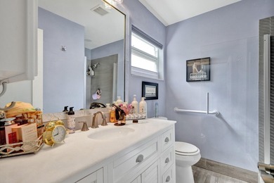 Welcome to this charming single-story residence in Leisureville - photo 23