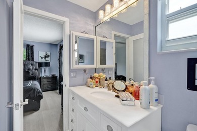 Welcome to this charming single-story residence in Leisureville - photo 24