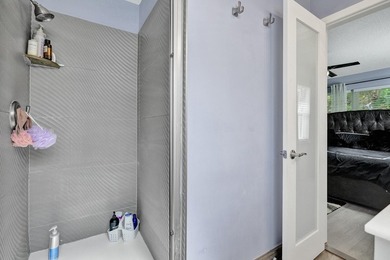 Welcome to this charming single-story residence in Leisureville - photo 25