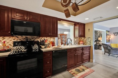 Welcome to this charming single-story residence in Leisureville - photo 28