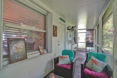 Welcome to this charming single-story residence in Leisureville - photo 38