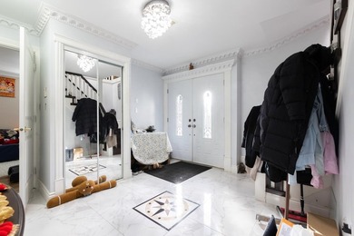 First time on the market and ONE OF A KIND in the neighbourhood! - photo 3