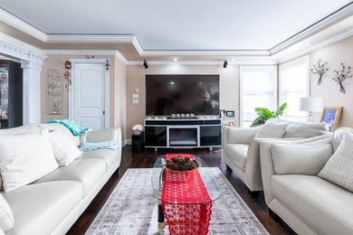 First time on the market and ONE OF A KIND in the neighbourhood! - photo 5