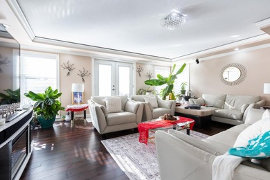 First time on the market and ONE OF A KIND in the neighbourhood! - photo 6