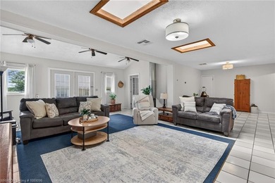 3 bedroom, 2 bath home located in Hackett in the Sebastian Lake - photo 3