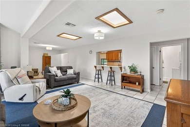 3 bedroom, 2 bath home located in Hackett in the Sebastian Lake - photo 6
