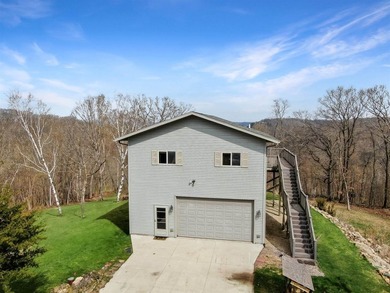 Perched atop the bluffs overlooking the Mississippi River, this - photo 21