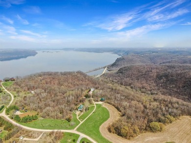 Perched atop the bluffs overlooking the Mississippi River, this - photo 29