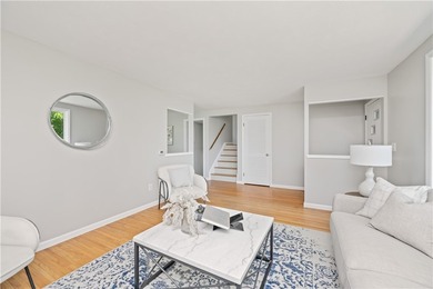 Beautifully updated 3 bedroom and 1.5 bath Split Level in - photo 5