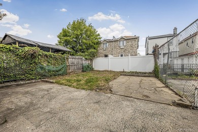 Beautifully renovated 3 bed, 2/1 bath home offering bright and - photo 17