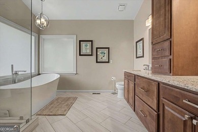 Welcome home to this spacious 5 bedroom, 4.5 bathroom residence - photo 6