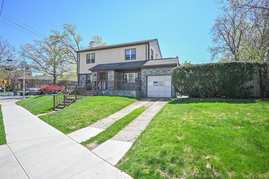 Beautiful Corner Home on a 5,400 Sq Ft Lot! This bright and airy - photo 2