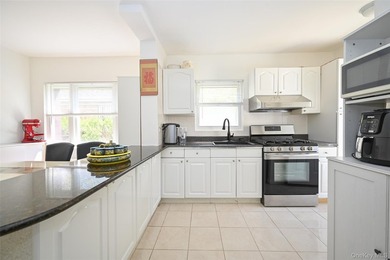 Beautiful Corner Home on a 5,400 Sq Ft Lot! This bright and airy - photo 5