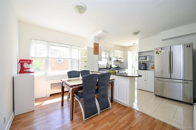 Beautiful Corner Home on a 5,400 Sq Ft Lot! This bright and airy - photo 6