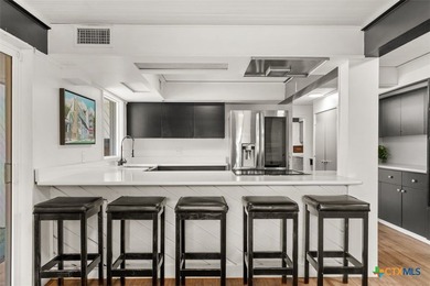 Exquisite O'Neil Ford, a prime example of mid-century Texas - photo 16