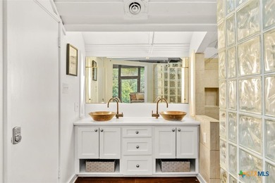 Exquisite O'Neil Ford, a prime example of mid-century Texas - photo 26