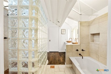 Exquisite O'Neil Ford, a prime example of mid-century Texas - photo 27