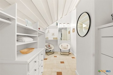 Exquisite O'Neil Ford, a prime example of mid-century Texas - photo 28