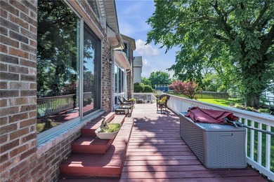 Waterfront Luxury Living. The spectacular Great Room showcases - photo 31