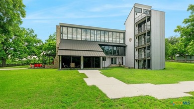 Exquisite O'Neil Ford, a prime example of mid-century Texas - photo 48