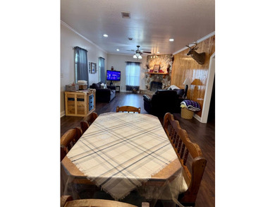 Great Home for Entertaining! This home is just off Hwy. 90 on a - photo 4