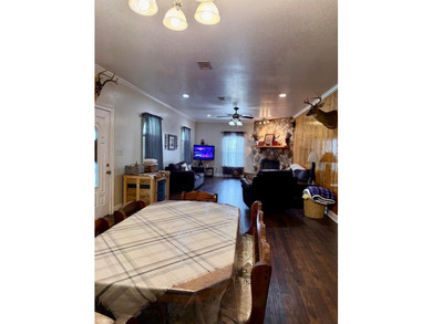 Great Home for Entertaining! This home is just off Hwy. 90 on a - photo 5