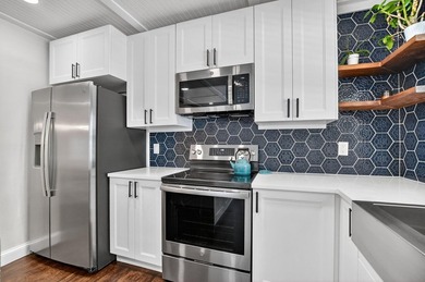 Welcome to this beautifully updated 3-bedroom, 2-bathroom pool - photo 14