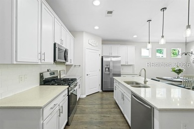 Welcome home to this pristine gem in the gated Reserve section - photo 16