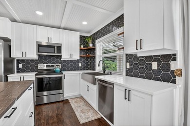 Welcome to this beautifully updated 3-bedroom, 2-bathroom pool - photo 16