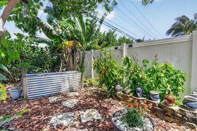 Welcome to this beautifully updated 3-bedroom, 2-bathroom pool - photo 29