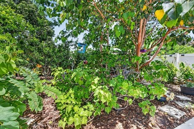 Welcome to this beautifully updated 3-bedroom, 2-bathroom pool - photo 30