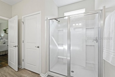 Welcome home to this pristine gem in the gated Reserve section - photo 34