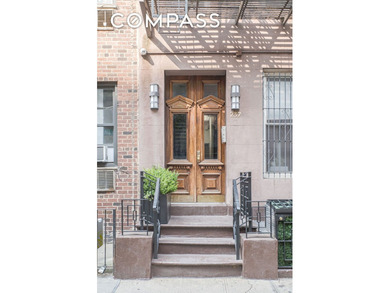 Contract SIGNED - Move right in to this very charming, sunny - photo 11
