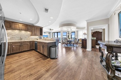 Welcome to Emerald Grande W325, a premier 3-bedroom, 3-bath - photo 8